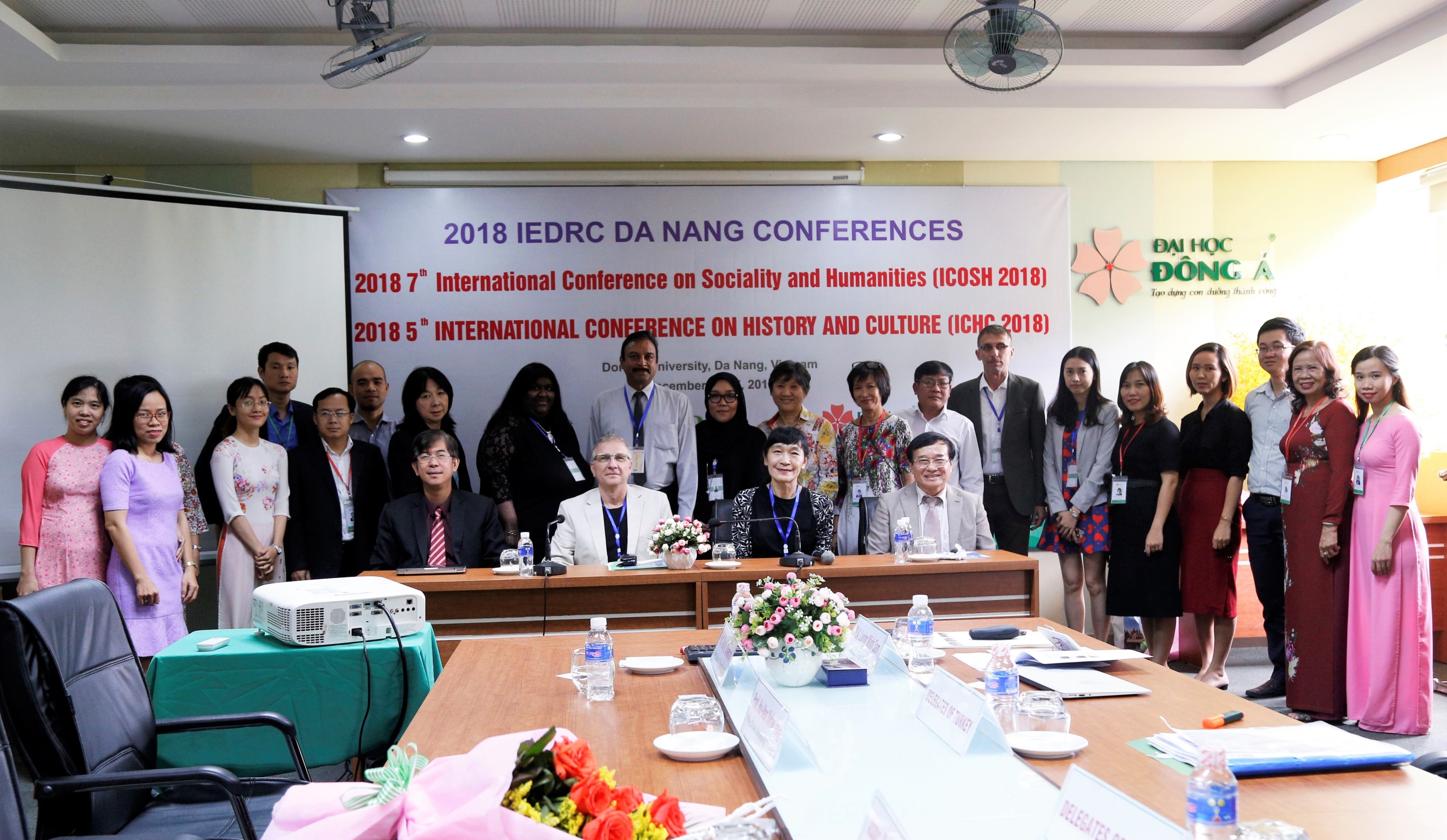Cơ hội giao lưu kiến thức cho giảng viên và sinh viên Đại học Đông Á thông qua chuỗi hội thảo khoa học quốc tế ICOSH và ICHC 2018